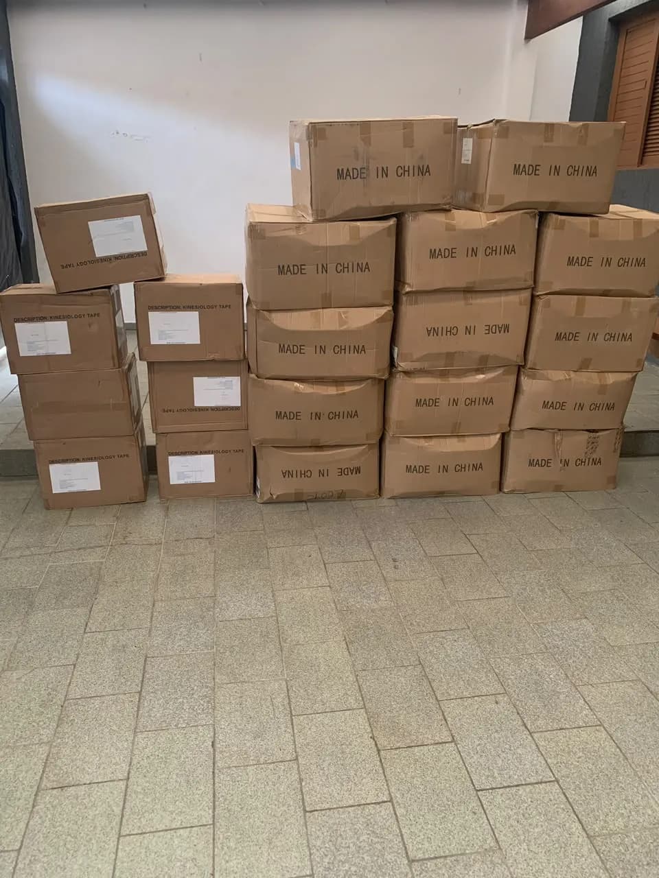 Caixas empilhadas da carga marítima LCL recebida